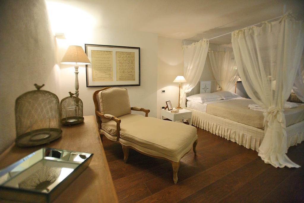 Don Totu - Dimora Storica Bed & Breakfast San Cassiano  Room photo